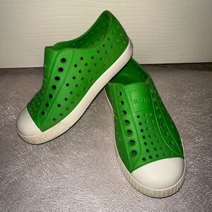 Native Jefferson Kids Green slip on shoes C9 casual play summer